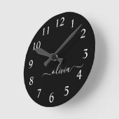 Zwart wit modern script meisjesmonogram naam ronde klok (Hoek)