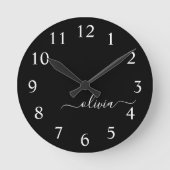 Zwart wit modern script meisjesmonogram naam ronde klok (Voorkant)