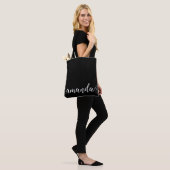 Zwart wit modern script naam Bridal Party Gift Tote Bag (Op model)