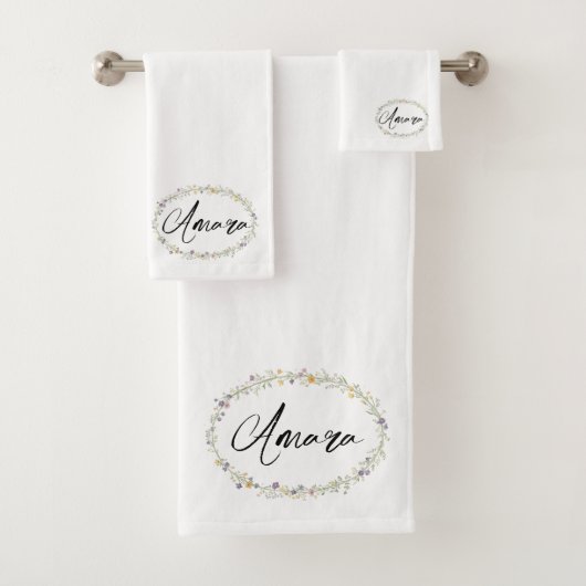 Zwart Wit Modern Script Vrouwelijke Monogram Naam  Bad Handdoek (Insitu)