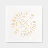 Zwart Wit Moderne Bruiloft Badge Namen en Datum Folie Servetten (Voorkant)