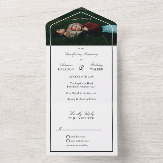 Zwart & Wit Moderne foto Handfasting bruiloft All In One Uitnodiging (Binnen)