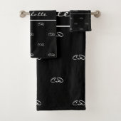 Zwart wit monogram initiaal patroonnaamscript bad handdoek (Insitu)