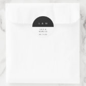 Zwart-wit Monogram Minimalistische Huwelijksgunst Ronde Sticker (Tas)