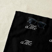 Zwart wit monogram patroon naam script strandlaken (In situ)