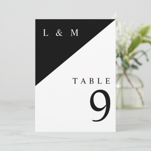 Zwart-wit monogram Trouwtafelnummer Kaart (Staand voorkant)