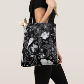 Zwart-wit mooi retro bloemen patroon tote bag (Dichtbij)