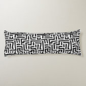 Zwart-wit motief | Geometrisch doolhofpatroon Lichaamskussen (Achterkant)