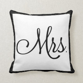 Zwart & Wit "Mrs" kussen, gepersonaliseerd op de r Kussen