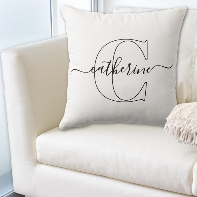 Zwart Wit Naam Monogram Modern Schrift Minimalisti Kussen (Custom First Initial Name Minimalist Black Script Throw Pillow)