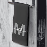Zwart Wit Naam Monogram Theedoek<br><div class="desc">Gepersonaliseerde op maat gemaakte zwarte witte initiaal naam monogram keukenhanddoek. Voeg een vleugje elegantie toe aan uw keuken met deze stijlvolle monogramhanddoek. Ontworpen in een drievoudige stijl, heeft deze een vette grijze initiaal en een vloeiende witte naam in script, wat een gepersonaliseerde en verfijnde uitstraling geeft. Perfect voor dagelijks gebruik...</div>