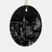 Zwart-wit New York City Night Skyline Keramisch Ornament (Rechts)