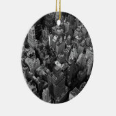 Zwart-wit New York City Night Skyline Keramisch Ornament (Rechts)