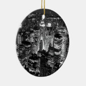 Zwart-wit New York City Night Skyline Keramisch Ornament (Rechts)