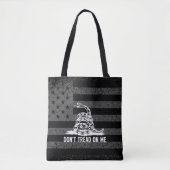 Zwart-wit niet tegen me in Amerikaanse vlag Tote Bag (Voorkant)