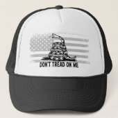 Zwart-wit niet tegen me in Amerikaanse vlag Trucker Pet (Voorkant)