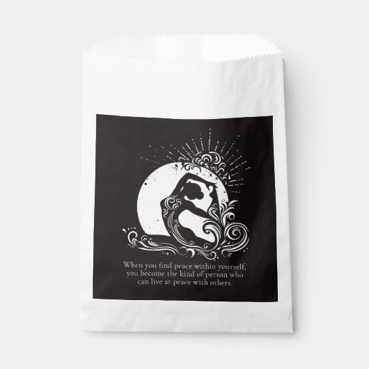 Zwart Wit One-legged King Pigeon Yoga Pose Logo Bedankzakje (Voorkant)