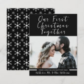 Zwart-wit onze eerste kerst Pas getrouwd foto Feestdagenkaart (Voorkant / Achterkant)