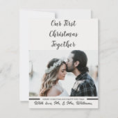Zwart & Wit Onze eerste Kerst Pas getrouwd Foto Feestdagenkaart (Voorkant)