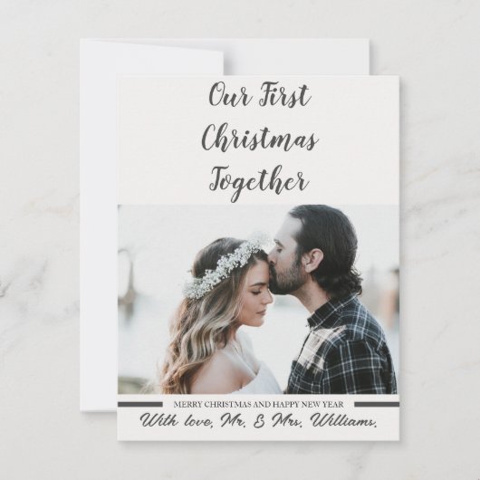 Zwart & Wit Onze eerste Kerst Pas getrouwd Foto Feestdagenkaart (Voorkant)