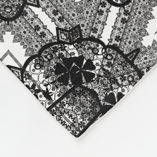 Zwart wit, openwerk, mandala fleece deken (Hoek)