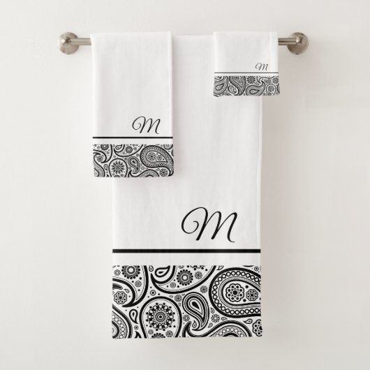 Zwart-wit paisley monogram bad handdoek (Insitu)