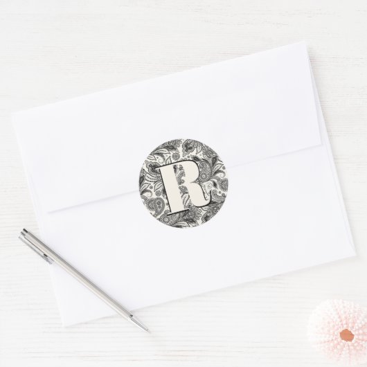 Zwart-wit paisley monogram ronde sticker (Envelop)