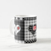 Zwart wit patchwork harten naadloos. koffiemok (Voorkant links)
