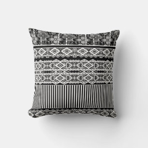 Zwart-wit patroon met kant en patchwork kussen