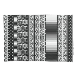 Zwart-wit patroon met kant en patchwork kussensloop