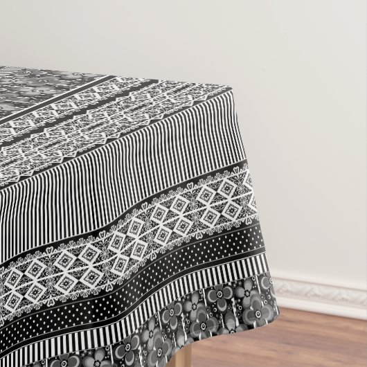 Zwart-wit patroon met kant en patchwork tafelkleed (Voorbeeld)