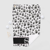 Zwart-wit Paw Print Pattern Initiaal Monogram Golfhanddoek (Insitu)