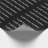 Zwart-wit, persoonlijk cadeautje met naam cadeaupapier (Hoek)