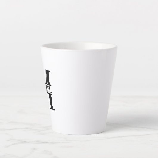 Zwart-wit, persoonlijk monogram en naam latte mok (Voorkant)