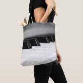 Zwart-wit pianotoetsen op een toetsenbord tote bag (Dichtbij)
