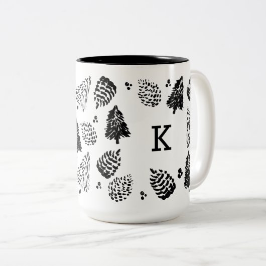 Zwart-wit Pinecones & Pine Tree Monogram Tweekleurige Koffiemok (Voorkant rechts)