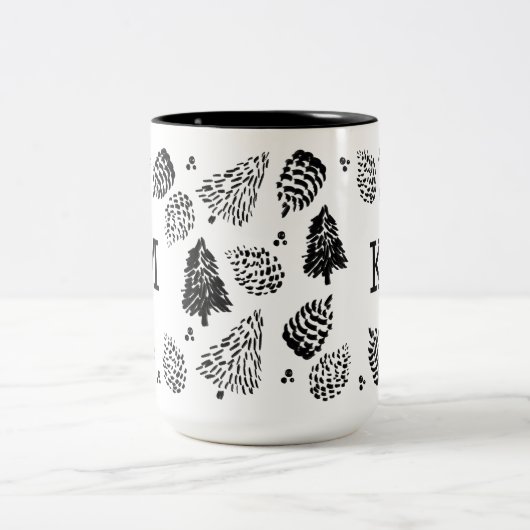 Zwart-wit Pinecones & Pine Tree Monogram Tweekleurige Koffiemok (Center)
