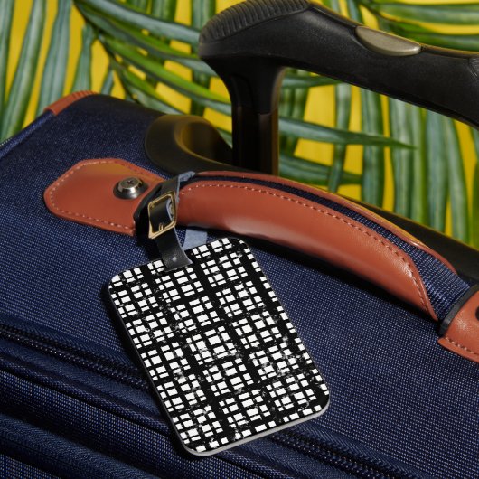 Zwart-wit Plaid met Paint Splatter Crew Sokken Bagagelabel (Voorkant Insitu 1)