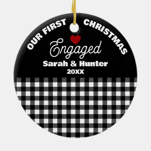 Zwart-wit Plaid Onze 1e Kerstmis verloofd Keramisch Ornament (Achterkant)