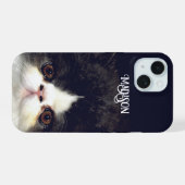 Zwart-wit pluizige kitten kat iPhone 15 case (Achterkant horizontaal)
