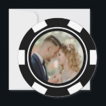 Zwart-wit pokerchip bruiloft elopement feest kaart<br><div class="desc">Verblind je vrienden en familie door ze deze zwart-wit pokerchip bruilofts foto elopement aankondiging/uitnodigingen te sturen. Ze kijken ernaar uit om bij deze zeker leuke viering aanwezig te zijn!</div>