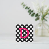Zwart-wit Polka Dot Hot Pink Monogram Vierkante Visitekaartje (Staand voorkant)