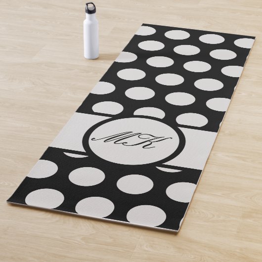 Zwart-wit Polka Dot Schattige Monogrammed Yogamat (In situ)