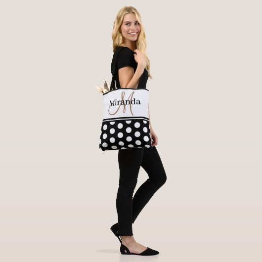 Zwart Wit Polka Dots Monogram Script Tote Bag (Op model)
