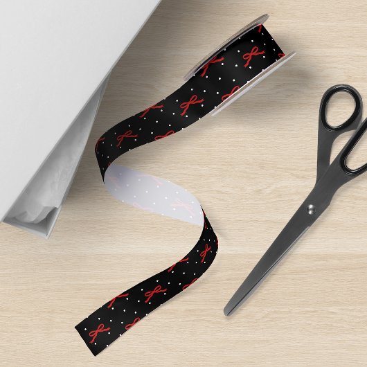 Zwart-wit polkadot met rode lint