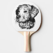 Zwart-wit portret met een gouden puppy tafeltennisbatje (Achterkant)