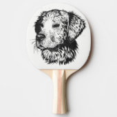 Zwart-wit portret met een gouden puppy tafeltennisbatje (Voorkant)