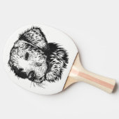 Zwart-wit portret met een gouden puppy tafeltennisbatje (Zijkant)
