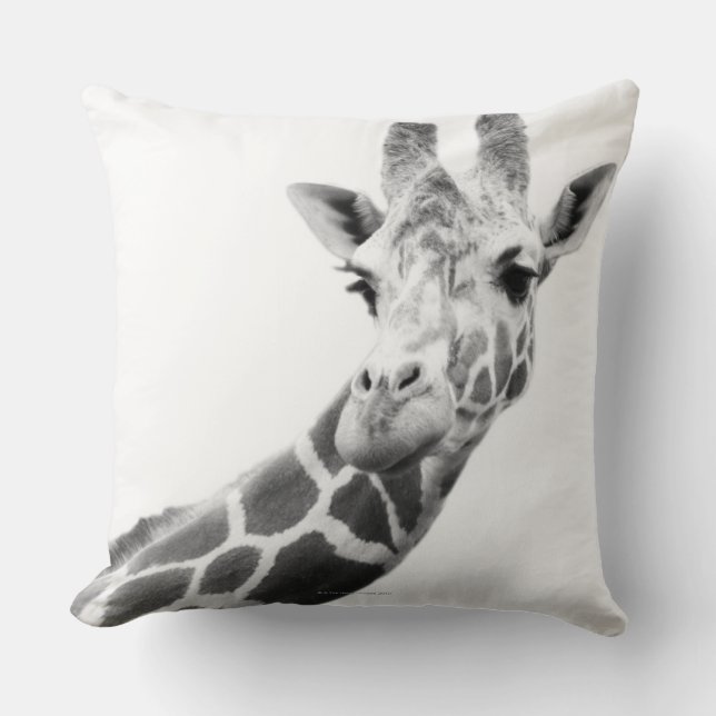 Zwart-wit portret van een giraffe kussen (Voorkant)