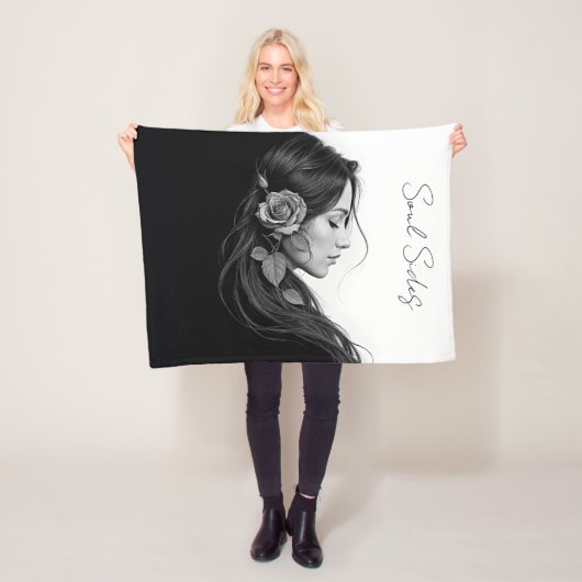 Zwart-wit portret van mooie vrouwelijke kunst fleece deken (In situ)